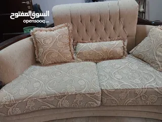  4 طقم كنب 9 مقاعد بحالة ممتازة جدا