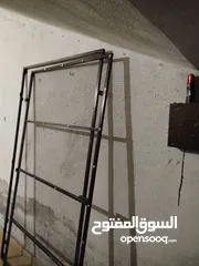  1 باب حديد  ( شبك) متين وقوي ينفع يستخدم لاي استخدام، بنراعيك بسعر باشي بسيط