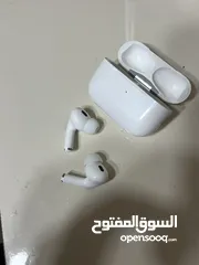  3 سماعة airpods pro 2 ممتازه استعملتها تقريبا مرتين و معها شاحن و الحمايات تبعون الاذن