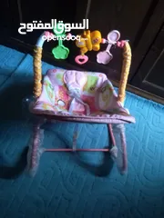  2 كوت بيبي شبه جديد استعمال بسيط ممتاز ومريح وخفيف توخدو معك وين ماتروح معو موسيقة