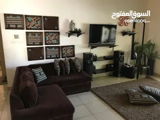  8 العقبه شقه للبيع في تالا بيه العقبه مساحه 140 متر 3 غرف نوم معيشه حجم كبير مع مط