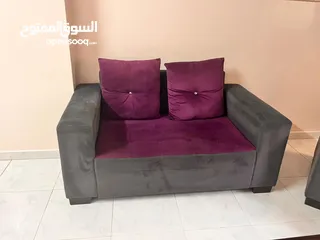  3 اثاث مستعمل بحالة جيدة (طقم كنب/ طاولة سفرة/ مزنون/ طاولة وسط/ براويز/ برداي)