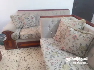  4 ديوانيه خشب زان شبه جديد تفصيل 22 مقعد كلفت تفصيل 2500 مطلوب فيها 900 قابل للتفاوض