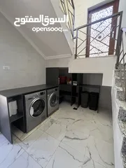  27 فيلا شبه قصر للبيع 3 طوابق