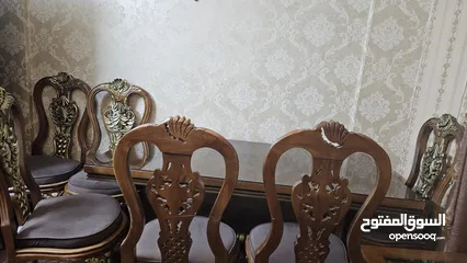  2 اعلان بيع طاولة سفرة مع 6 كراسي بحالة ممتازة، حفر يدوي خشب زان