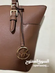  2 شنطة مايكل كورس شبه جديدة بسعر مغري جدا اصلية
