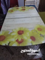  4 ميز طعام مع اربع كراسي بحاله جيده