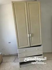  2 خزانتين ملابس من تصنيع شركة أيكيا وسبب البيع ليس التجديد بل الرحيل مع تخت مفرد ونص ماشاءالله