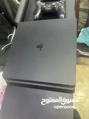  3 Playstation 4 slim مستعمل بحالة ممتازة للبيع