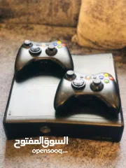  2 أكس بوكس 360slim مهكر للبيع جهاز نضيف شبه جديد شغال 100.100