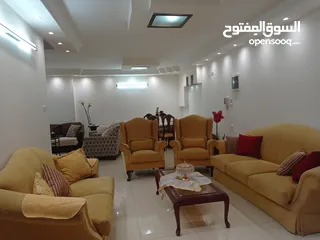  10 شقه مفروشه للايجار الشهري ،تصلح لعائله ،قريبه على الخدمات،مشمسه،خط سرفيس،قرب مستشفى الاتحاد ،ساحه