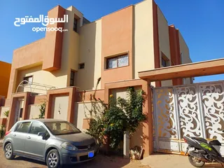  12 منزل في حي الزهور صلاح الدين للبيع