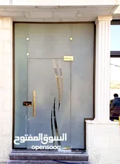  30 وتركيب السيكوريت والشور بوكس وجميع أعمال الزجاج والألمنيوم بجودة عالية"