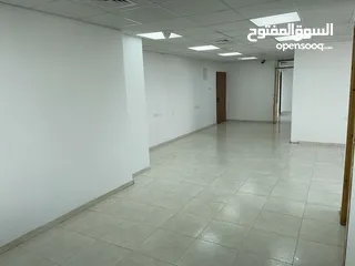  15 مكتب واسع وسط مدينة رام الله للايجار