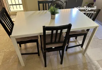  4 طاولة مع 4 كراسي ماركة أيكيا IKEA