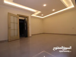  7 شقة شبه أرضي مساحة (190م) داخلي (100م) خارجي للبيع في أرقى مناطق ام حجير شفا بدران