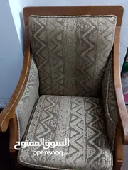  1 كنب محل الوكاله خشب جيد جدا للبيع سبب مقاس مصاري