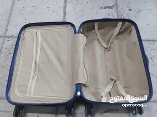 7 شنطة سفر بحالة ممتازة نوعها بولو