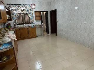  6 فيلا طابقين للبيع على دونم ارض