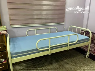  1 تخت طبي جديد للبيع