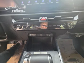  12 kia Niro Hybrid 2022