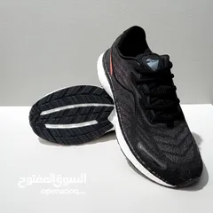  6 Shoes Saucony and Hoka for Running, Made in Vietnam.