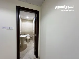 7 محمود سعد )ارقى غرفتين وصالة في الشارقة المجاز2  للايجار السنوي تكييف على المالك بمساحات واسعه