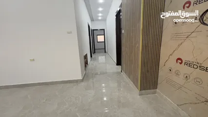  15 شقق طابقيه ارضيه  جديده فاخره في الزرقاء الجديده شارع الونك ( الكرامه )