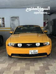  1 Ford Mustang 2012 convertible 3.7 [clean title}