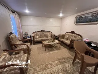  1 طقم كنب بحالة متوسطة