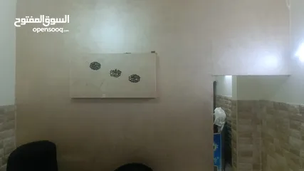  5 محل تجاري للايجار في جبل طارق بجانب بقالة الهدى  بعد اسواق طارق باتجاه قهوة سكر. موقع حيوي. خط باص