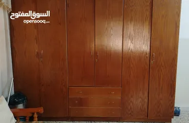  7 اثاث منزل للبيع خشب اصلي بسعر مناسب لمعرفة سعر الاثاث يرجى ارسال صورة عن القطعة واستفسار عن السعر .