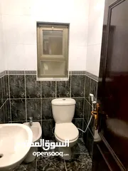  8 دابوق شقة ارضية طابقية مع حديقه 4 نوم للإيجار الفارغ