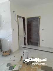  18 شقه تشطيب جديد2نوم مع ماستر2حمام صاله صالون مطبخ بلكون موقع مميز/يوجداسكان يتوفر به شقق أخرى للايجار