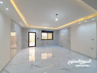  19 شقة شبه أرضية باجمل مناطق شفا بدران مساحة 150م مع تراس وكراج ومدخل خاص للبيع