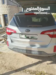  4 كيا سرينتو