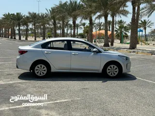  2 Kia Rio 2018 (Silver)