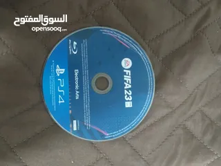  4 بلايستيشن 4 مستعمل اقل من سنة وكالة مش مصلح مع سي دي فيفا 23 و يدتان فيهم عطل موضح بالوصف
