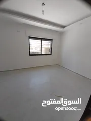  12 الجندويل 125م وتراس امامي وحديقة جانبيه وتراس خلفي وكراج خاص