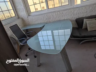  1 اثاث كنب ومكاتب بحاله جيده خشب وحديد