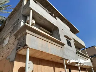  1 منزل للبيع في حي السلام علي ثلاث طوابق  بالقرب من مدرسة راية الاستقلال