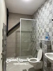  9 شقة فاخررررة مع حديقة جديدة مفروشة للإيجار في عين منجد