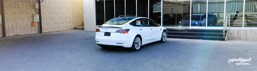  10 تيسلا 2021 model 3 فحص كامل 4 جـيـد فرش ابيض جنط 19بحالة الوكالة لون مميز للبيع بسعر لقطة ومحروووق