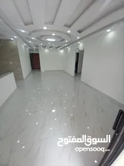  2 شقة فاخرة 200 متر للبيع موقع مميز قرب الخدمات