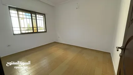  7 شقه ديلوكس 130mطابق أول من المالك مباشره قريبه من محطة الباص السريع