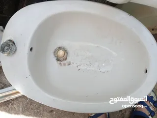  1 مرحاضان وبانيو وشطفاة