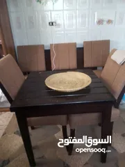  4 غرفة نوم وطاولة سفرة وطاولة تلفزيون