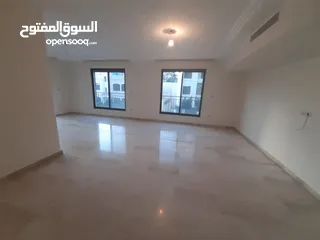  1 شقة فارغة مساحة 260 متر في - دير غبار - اربع غرف نوم و بلكونة (6698)