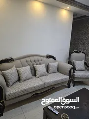  14 شقه مفروشه مجهزه بالكامل نظيفه مكيفه غرفة او غرفتين جبل الحسين طابق ثاني بحالة ممتازة طابق ثاني