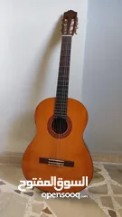  1 جيتار yamaha c40 بحالة ممتازة للبيع